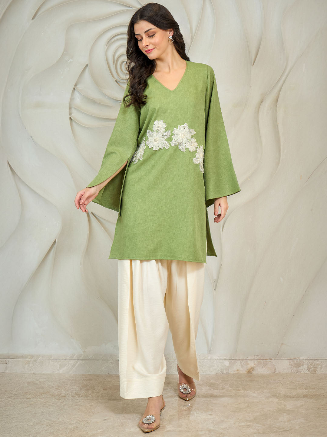 Women Floral Embroidered Linen Kurta with Palazzo